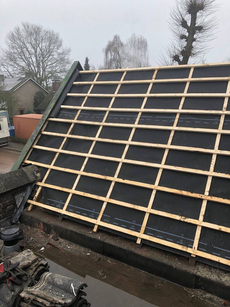 Nieuwe dakpanlatten - Dakspecialist de groot